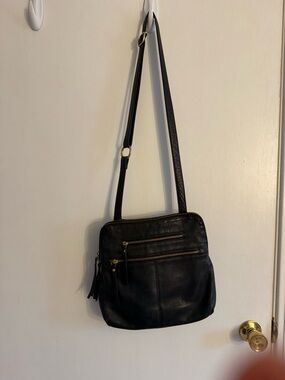 Classic Black Leather Crossbody Bag - Unbranded